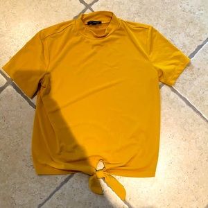 Dynamite XS yellow t-shirt